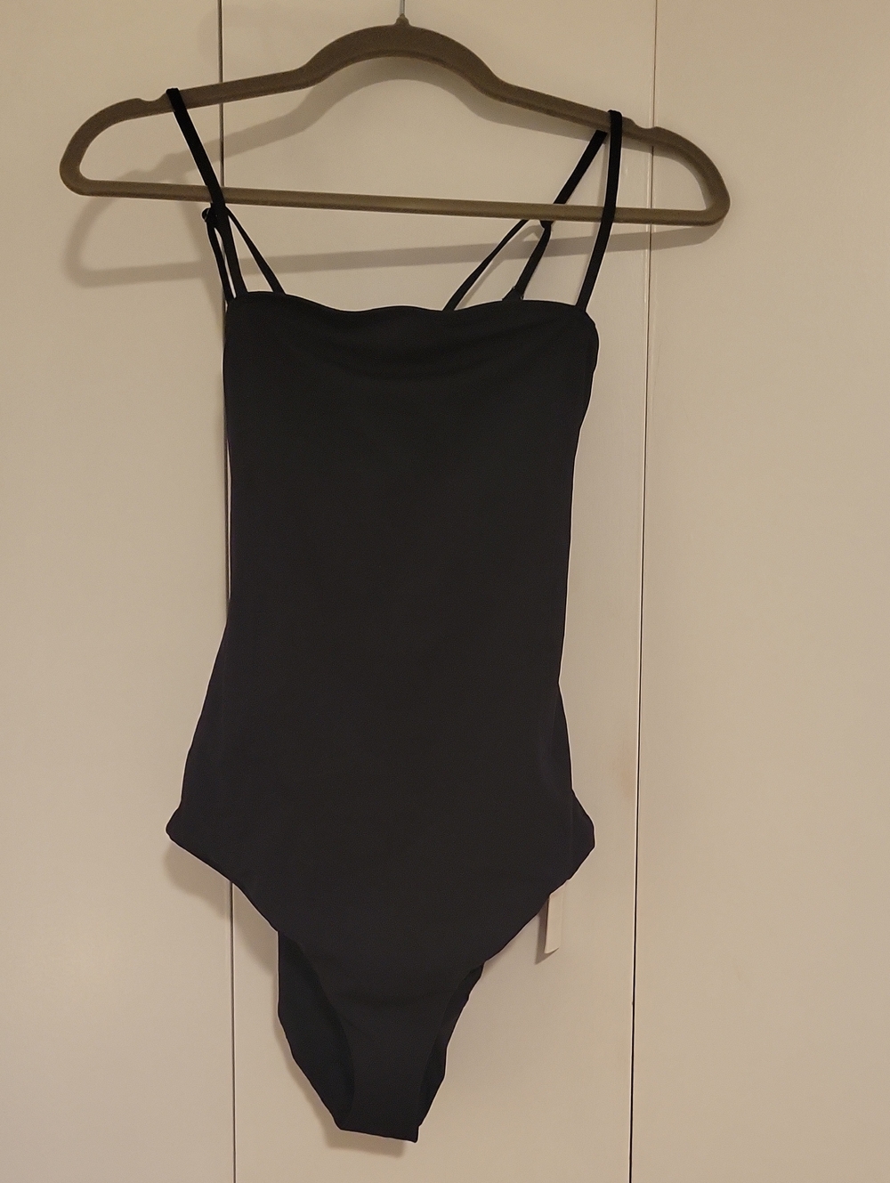 Vuori Dune One PieceWomen's One Piece Swim Color Black Size M